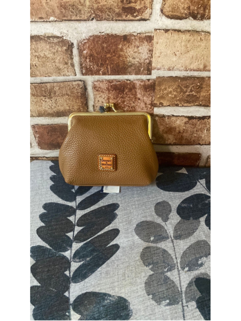Dooney & Bourke nwt Kisslock wallet